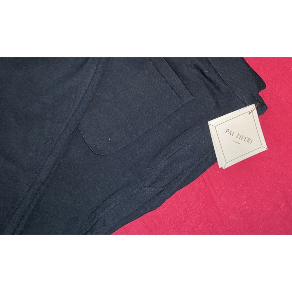 Pal Zileri, men’s new with tags, joggers size 34
Inseam 30’’ Black.